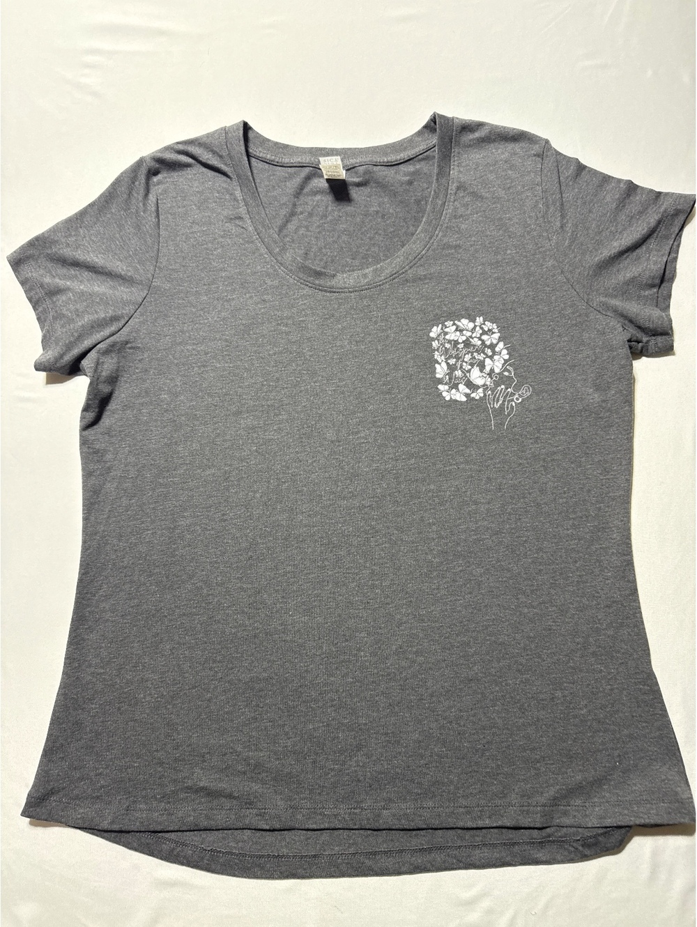 District XL Gray Butterfly Graphic Tee